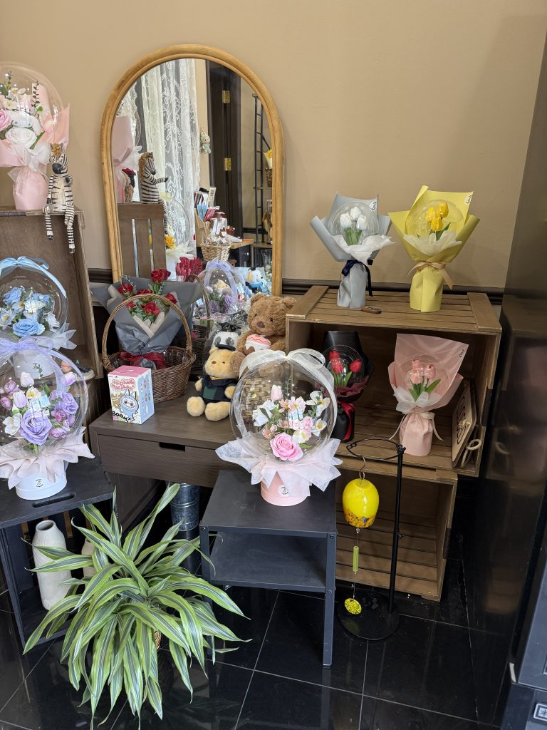Flower gift ar SUZUYA Patisserie